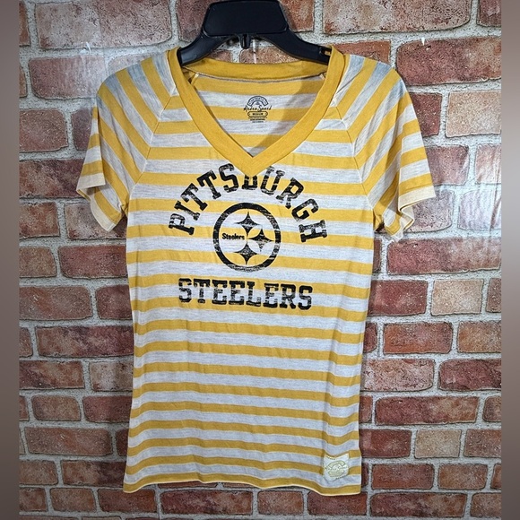 Reebok Tops - Pittsburgh Steelers Striped woman’s V-Neck T-Shirt sz M